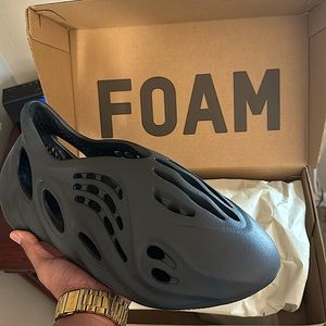 Yezzy Foam RNR Onyx size 12